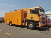 重汽排涝车